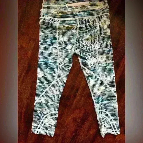 Lululemon Inspire Crop Legging Womens 4 Blurry Belle Athleisure Performance - Picture 3 of 5